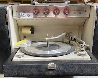 VINTAGE GE TIMELINE 400 PORTABLE STEREOPHONIC TURNTABLE WITH SPEAKERS