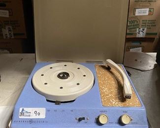 VINTAGE GE PORTABLE RECORD PLAYER