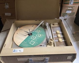 VINTAGE MAGNAVOX PORTABLE RECORD PLAYER