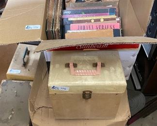 LARGE LOT VINTAGE 78' RECORDS