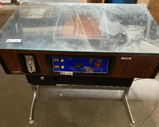 VINTAGE IPM A-3690 COIN OP TABLETOP INVADER GAME