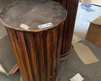 LOT OF 2 END TABLE SPEAKERS