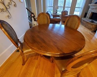 Round Dining Table and 6 chairs