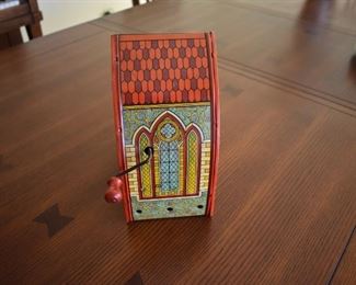 J CHEIN & Co Tin church cathedral shaped wind-Up Musical Box Toy. In excellent shape for its age! (1940) 