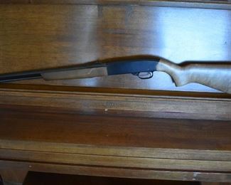 Winchester 22 L or 22 LR - Model 180 made in New Haven Conn. USA