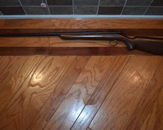 Remington Model 41 Targetmaster Bolt Action Rifle
.22 S/L/LR caliber, 27" barrel, S/N 197531.  Barrel marked with caliber, model, and Remington trademark.