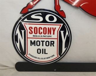 VIEW 2 CLOSE UP REPLICA SOCONY MOTOR OIL