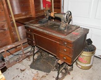 Old treadle sewing machine = needs HELP