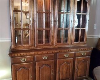 Oak buffet and lighted hutch top / china cabinet