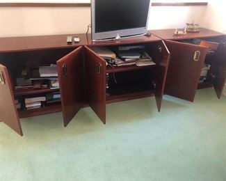 Delivery available please enquire. set $325