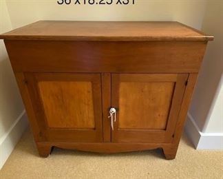 Antique wash stand in very good condition $250