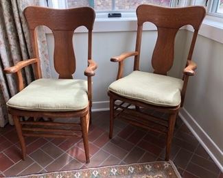 Reduced $600! Classic early American dining table- 44" extendable 93". Six wooden chairs with arms, two upholstery chairs. Can coordinate delivery for a fee. 