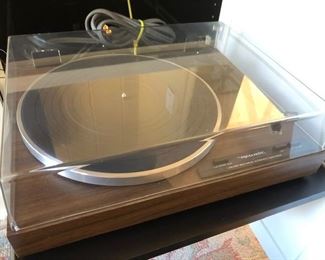 Turntable. Realistic model LAB-290, serial 8A3 292622. Working condition.  $180