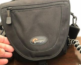 Camera bundle (will not separate). Canon EOS650, Canon FTb, canon lenses 35-105, 35-105 FD, 50mm FD, Asanuma 28mm. Speedlite 300EZ. Sony 3.3mp Cybershot. 2 x Lowepro bags. Misc items battery, lens covers etc.  $250