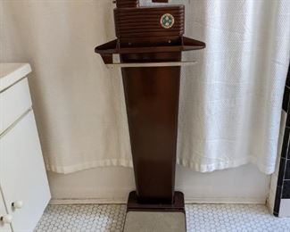 VINTAGE DOCTOR'S SCALE (Selling for $100)