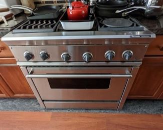 GAS THERMADOR PROFESSIONAL RANGE/OVEN (These cost $6000- $8000 New)