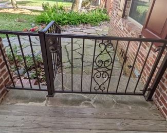 Gate