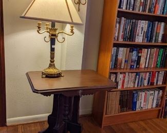 VICTORIAN TABLE