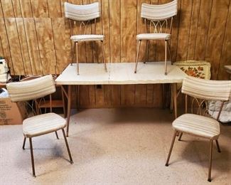 50s table with 4 chairs - plus 1 leaf