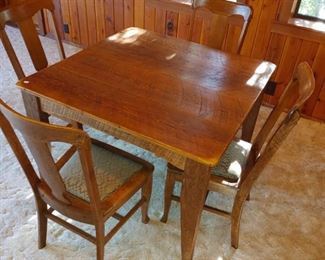 Beautiful Antique Oak Table w/4 antique oak chairs