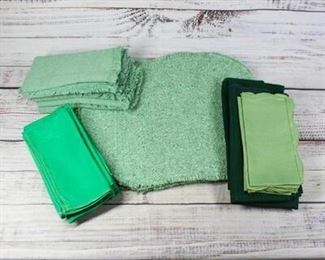 Lot of Green Colored Home Decor Table Linens Napkins Placemats