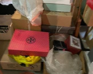 GIF BOXES AND CHRISTMAS ITEMS 