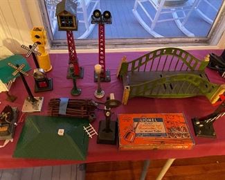 Lionel Standard Guage Train Set w/ Track and accessories
