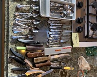 016 Oneida Mix Match Flatware And Knives