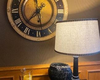 044 Table Lamp And Other Decor