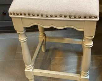 075 MakeupVanity Stool