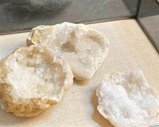 076 Geode Crystal Rocks in Case
