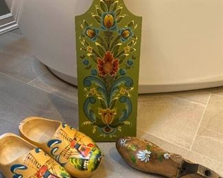 079 Hand Painted Shoe Mold Cutting Board Clogs