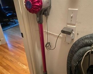 083 Dyson Cordless Vacuum
