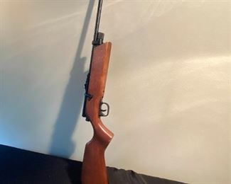 085 Crosman 262 CO2 Pellet Rifle