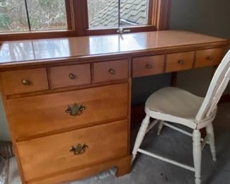 100 4 drawer wood desk and chair