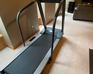 106 PaceMaster Platinum Pro Treadmill