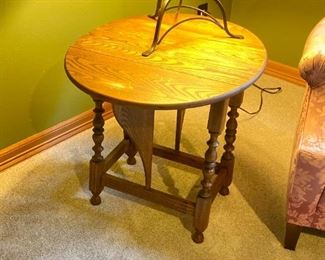 120 Drop Leaf Oak Side Table