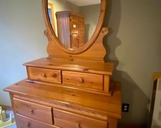 124 Kincaid 6 Drawer Dresser with Mirro