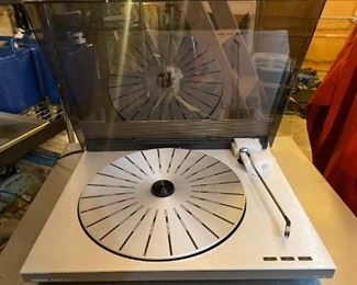 321 Bang and Olufsen Beogram RX2 Turntable