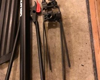 328 Yakima And Thule Auto Roof Racks