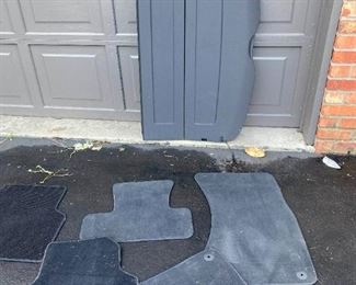 336 2015 Audi Q5 LuggageTrunk Cover and Carpets