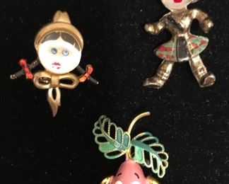 Vintage Brooches Lot 1
