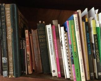 WLE015 - Selection of Hawaii/Hawaiiana Hard & Soft Cover Books & Vinyl Albums