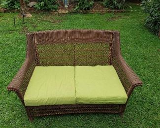 WLE031 - Wicker/Rattan Love Seat w/Seat Cushions