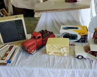 WLE107 - Vintage Car Models, Radio, RCA Phonograph