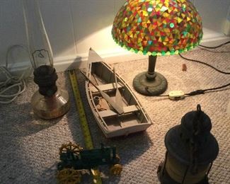 WLE132 - Tiffany Like Lamp & More Vintage Collectibles