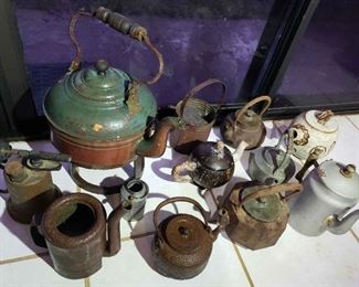 WLE151 - Lot of Vintage Teapots & a Burner - See Description
