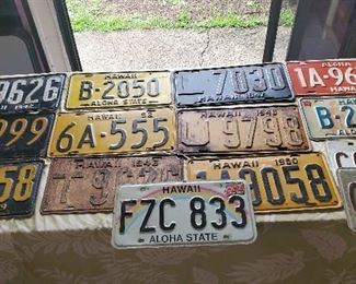 WLE220 - Vintage Hawaii Motor Vehicle Metal License Plates