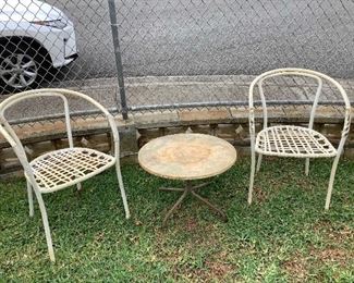 Wle249 Patio Table & Two Chairs