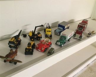 WLE250 - Lot of Metal & Plastic Toy Automobiles & More